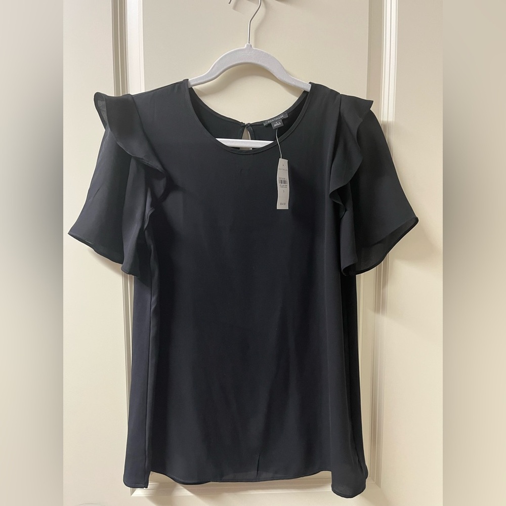 Ann Taylor fluttered short sleeve blouse